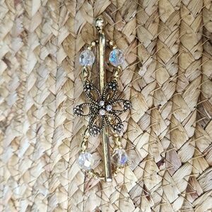 Gold Lillarose flexi clip, size small.
